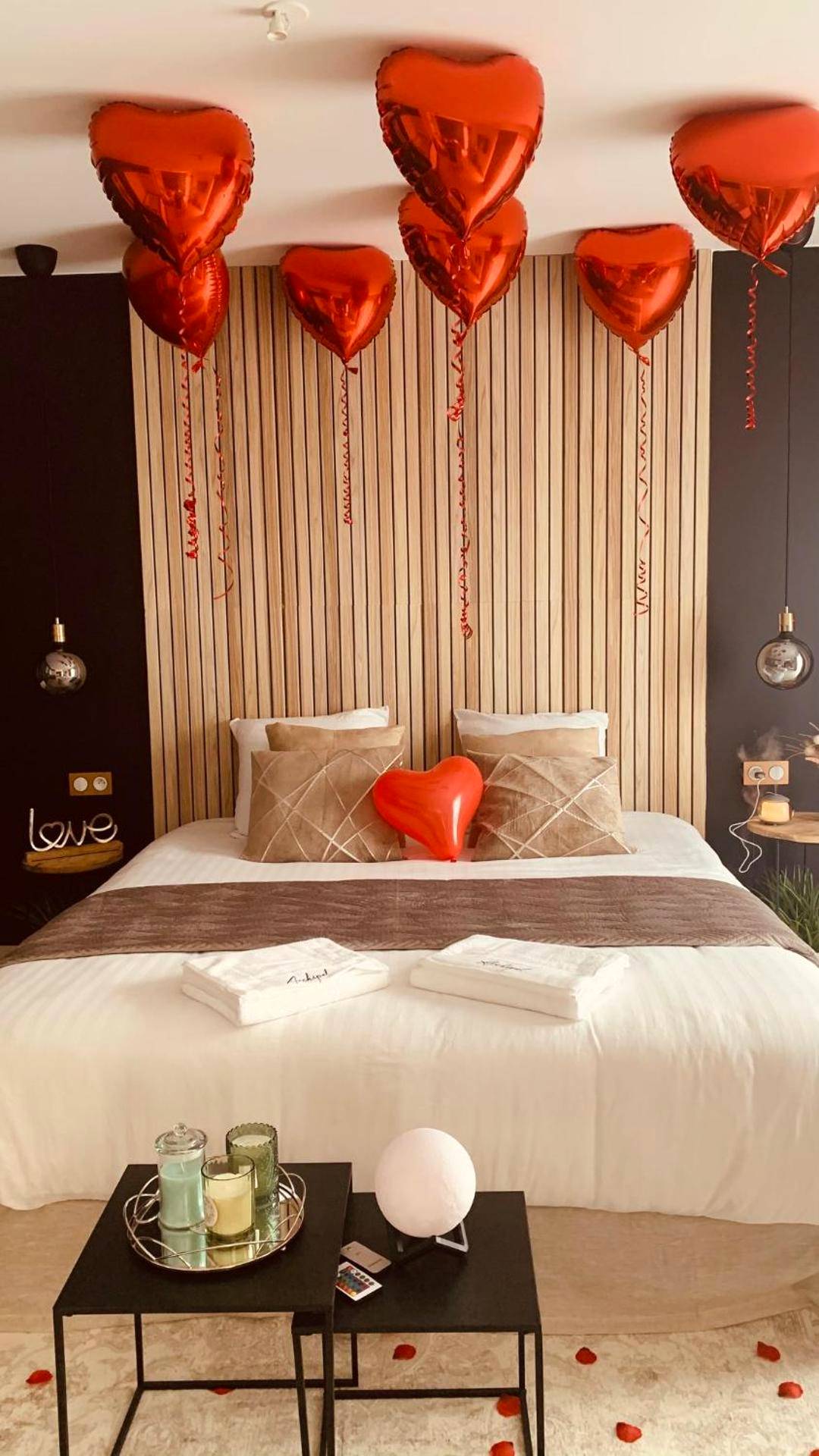 Décoration romantique avec ballons et bougies - Cosy Spa Grigny