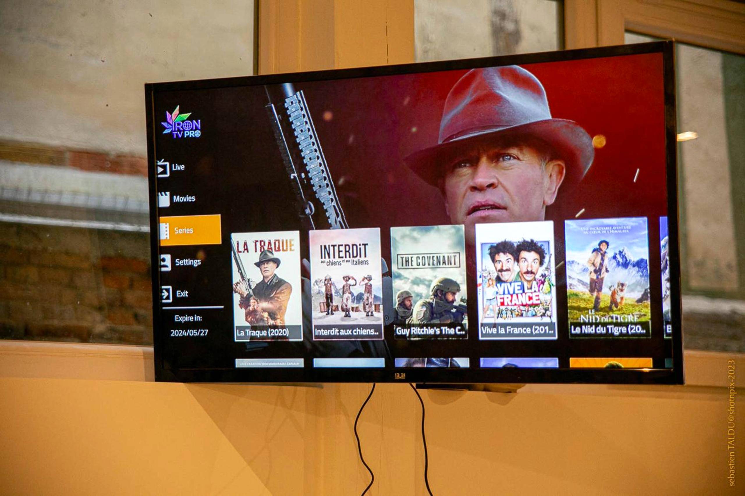 Télévision à écran plat avec service de streaming - CosyRouen Bali Jacuzzi & Hamman