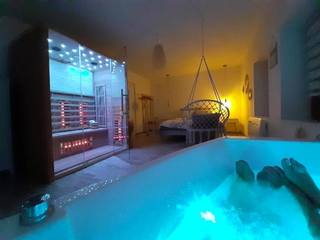 Espace bien - être avec sauna et jacuzzi - Cottage Interieur Spa classé 4 étoiles - balnéo et sauna privatif
