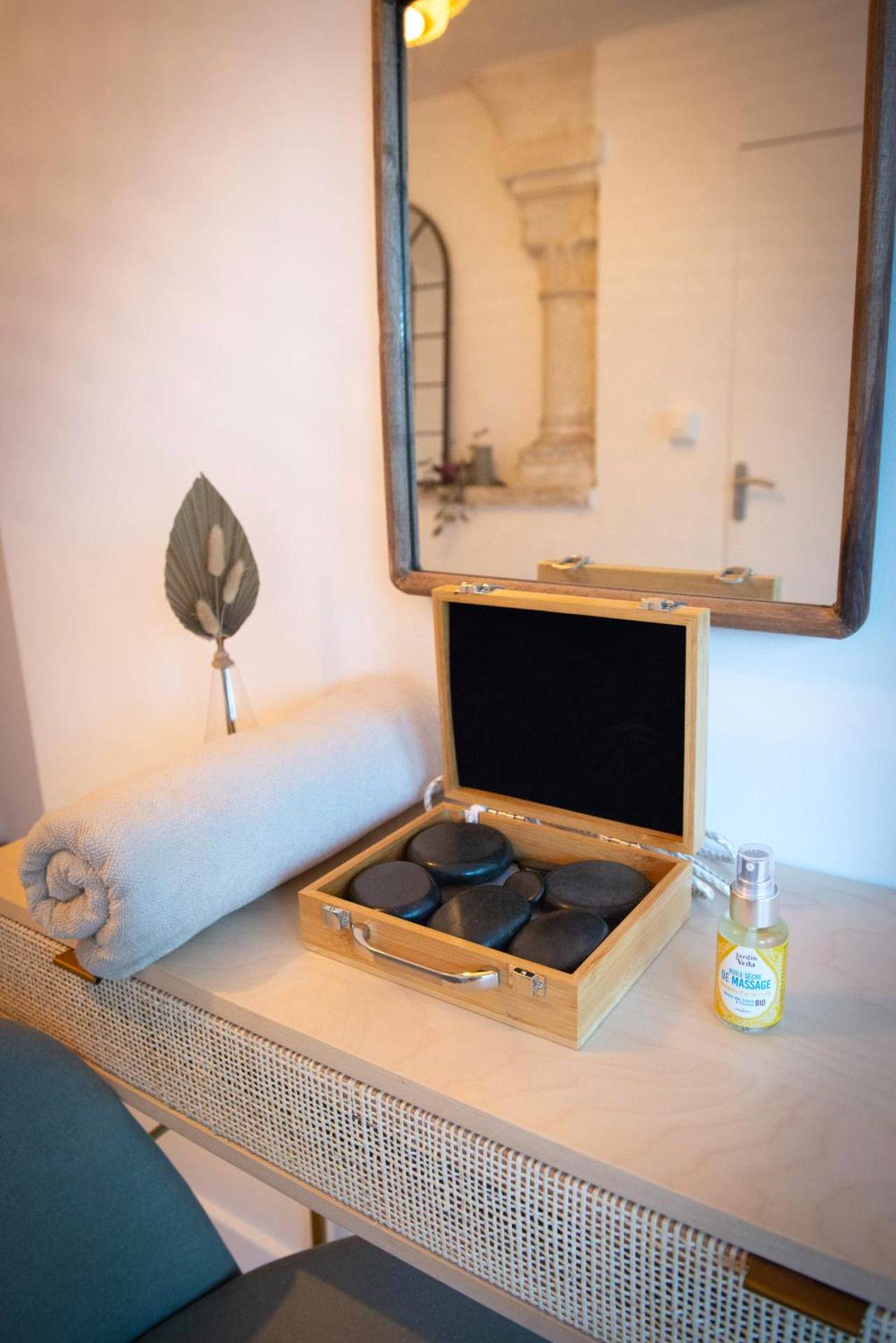 Coffret de pierres chaudes et huile de massage - Couvent des Cordelières SPA en supplément