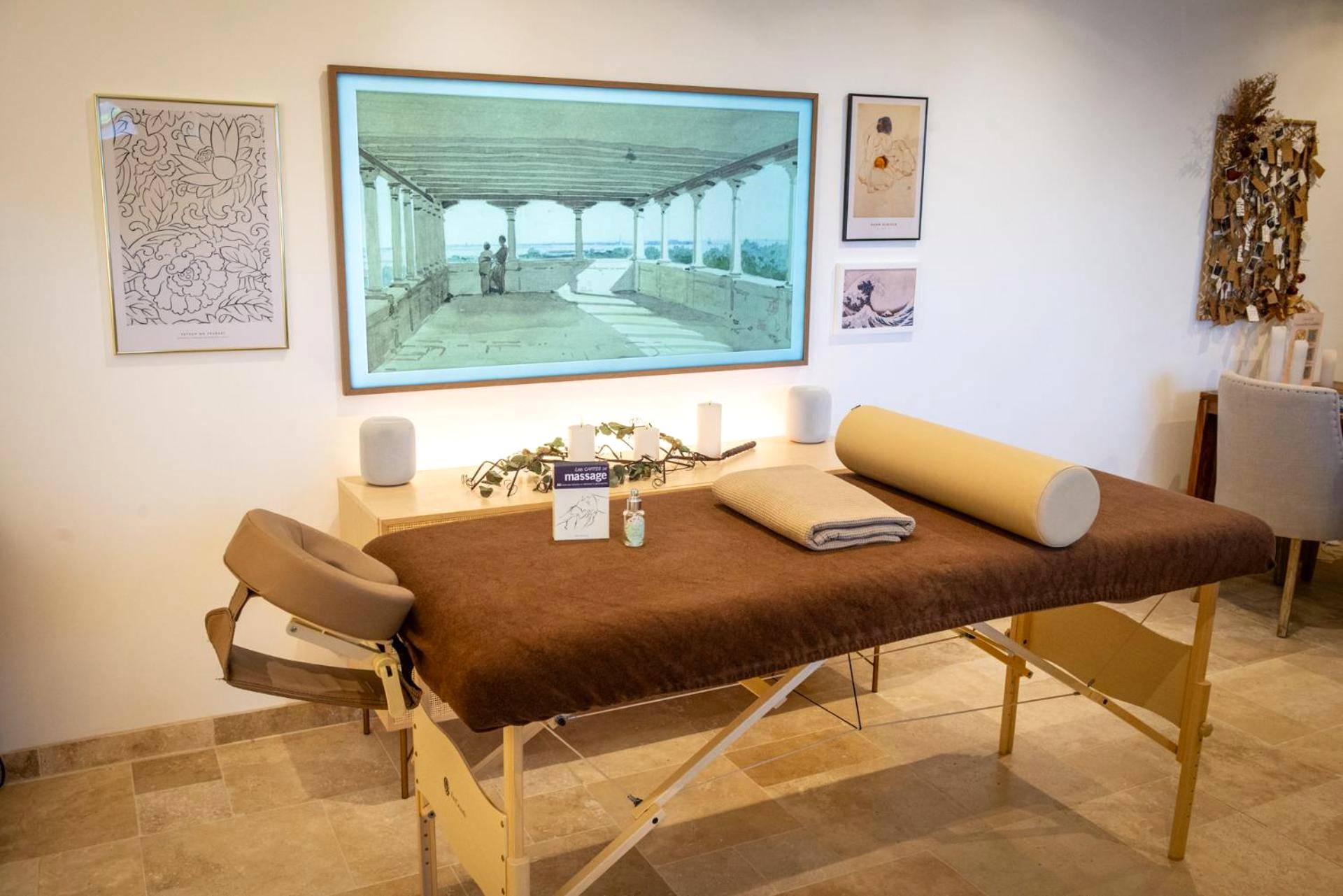 Table de massage professionnelle dans la suite - Couvent des Cordelières SPA en supplément
