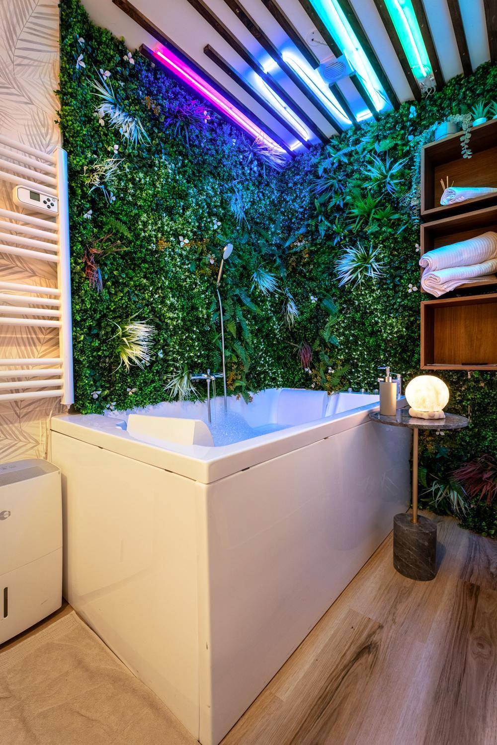 Jacuzzi privatif avec éclairage d'ambiance - Cozy Jacuzzi Bordeaux Chartrons