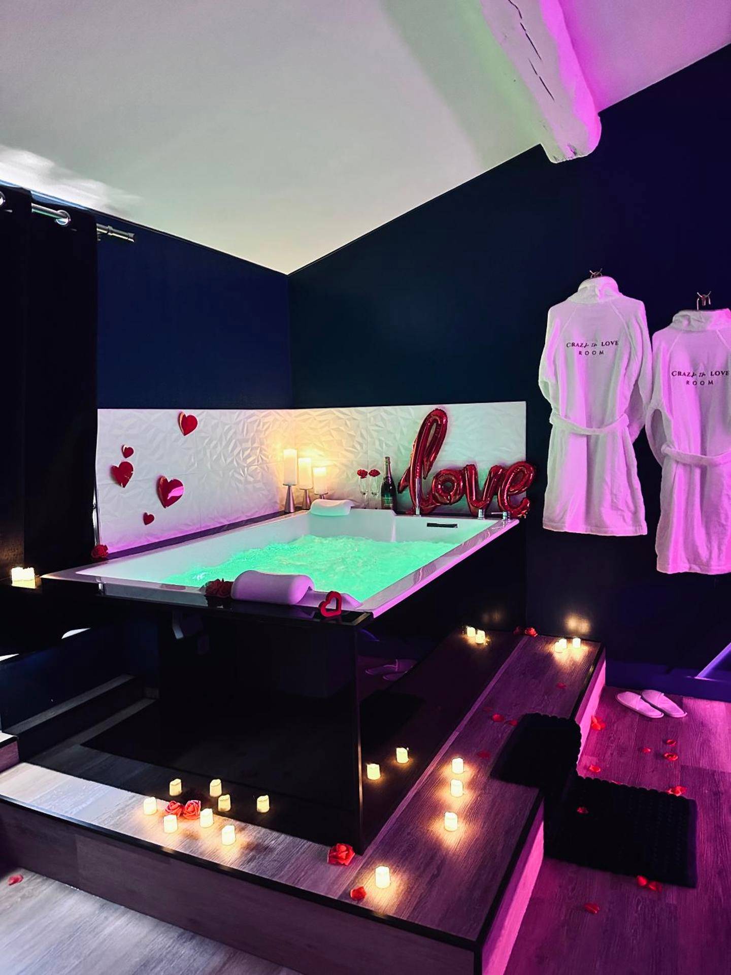 Photo du logement - Suite craz'in Love Room, jacuzzi, cinéma, Camargue