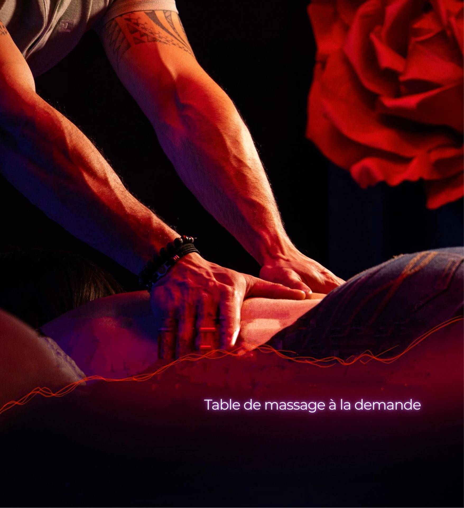 Séance de massage relaxant sous lumière rouge - Suite craz'in Love Room, jacuzzi, cinéma, Camargue