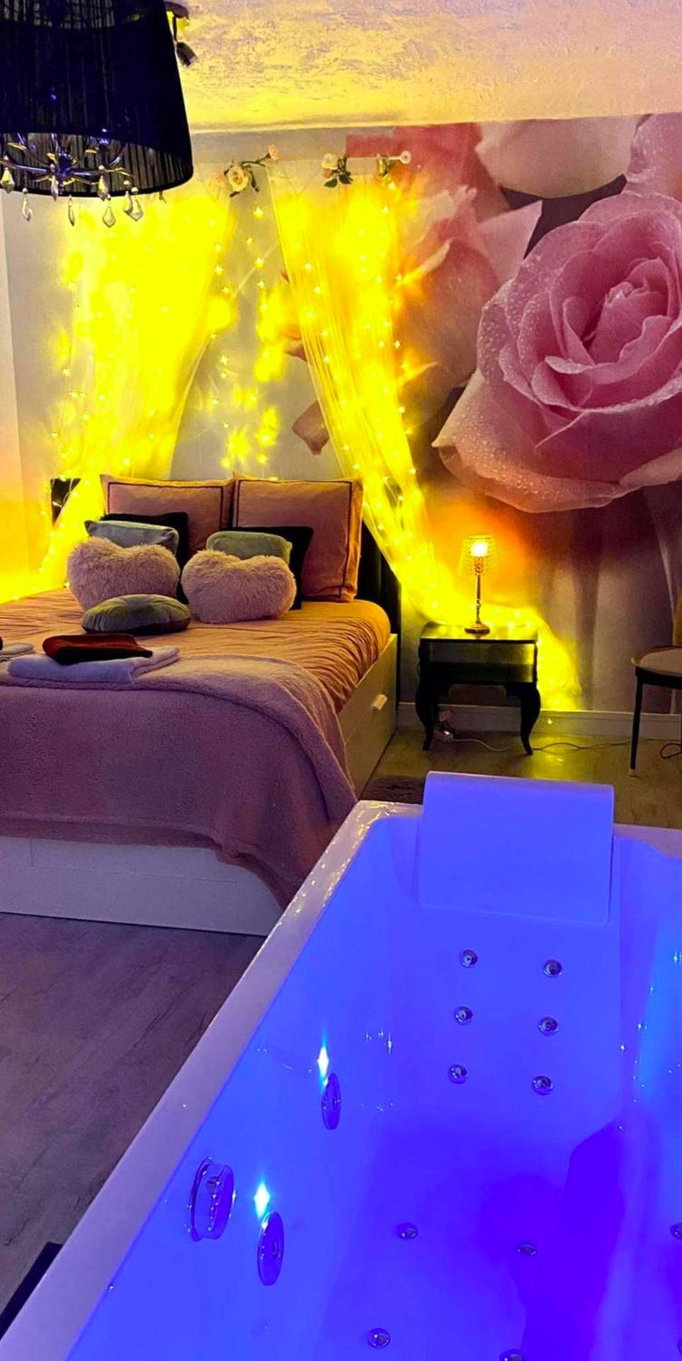 Photo du logement - COSY & SPA Appartement Luxe JACUZZI SAUNA Suite Cristal
