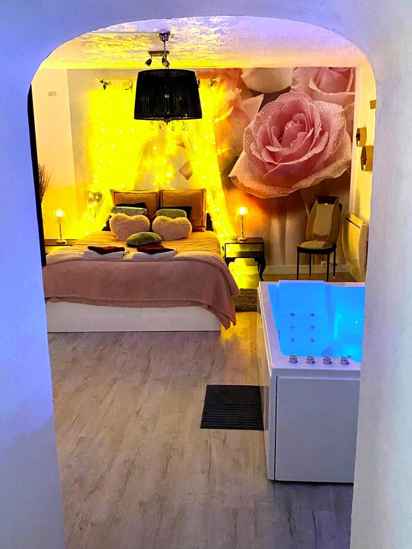 Photo du logement - COSY & SPA Appartement Luxe JACUZZI SAUNA Suite Cristal - Avignon