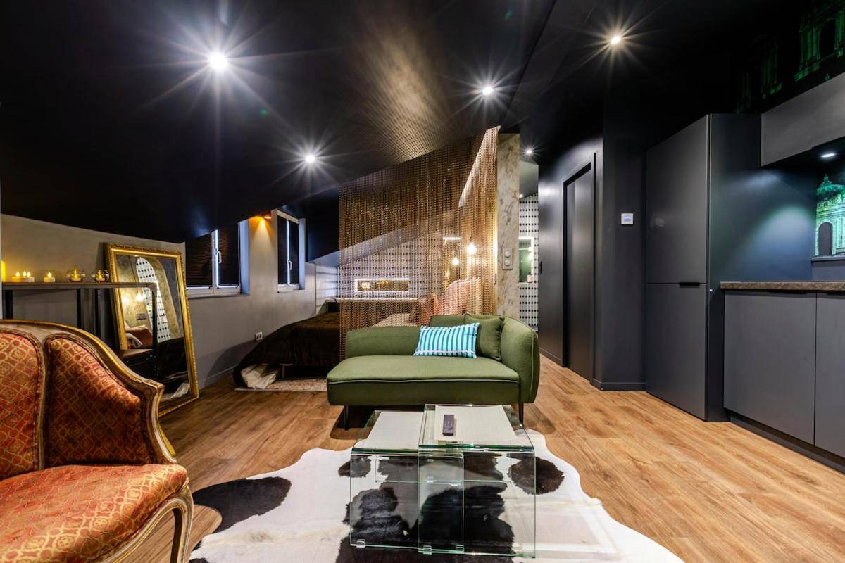Photo du logement - Love Room La Crypte du Désir - Sauna - Spa - Piece Secrète by DESIR ROOMS