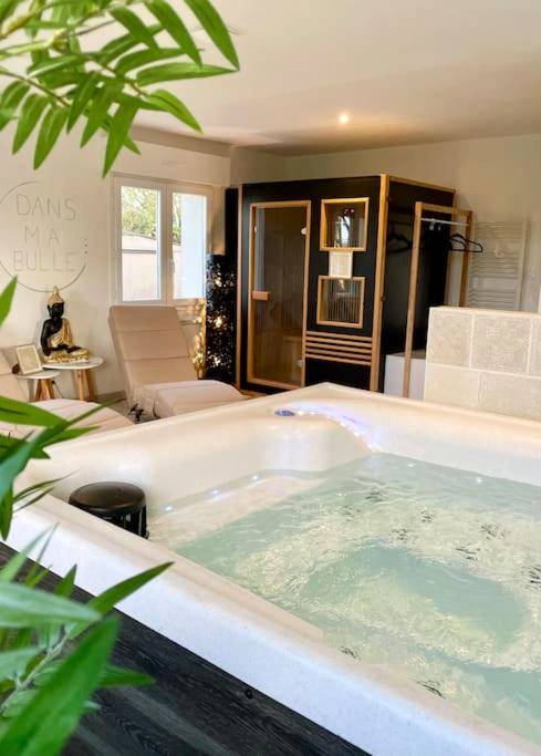 Espace bien - être avec jacuzzi et sauna - Dans ma bulle… Univers Spa