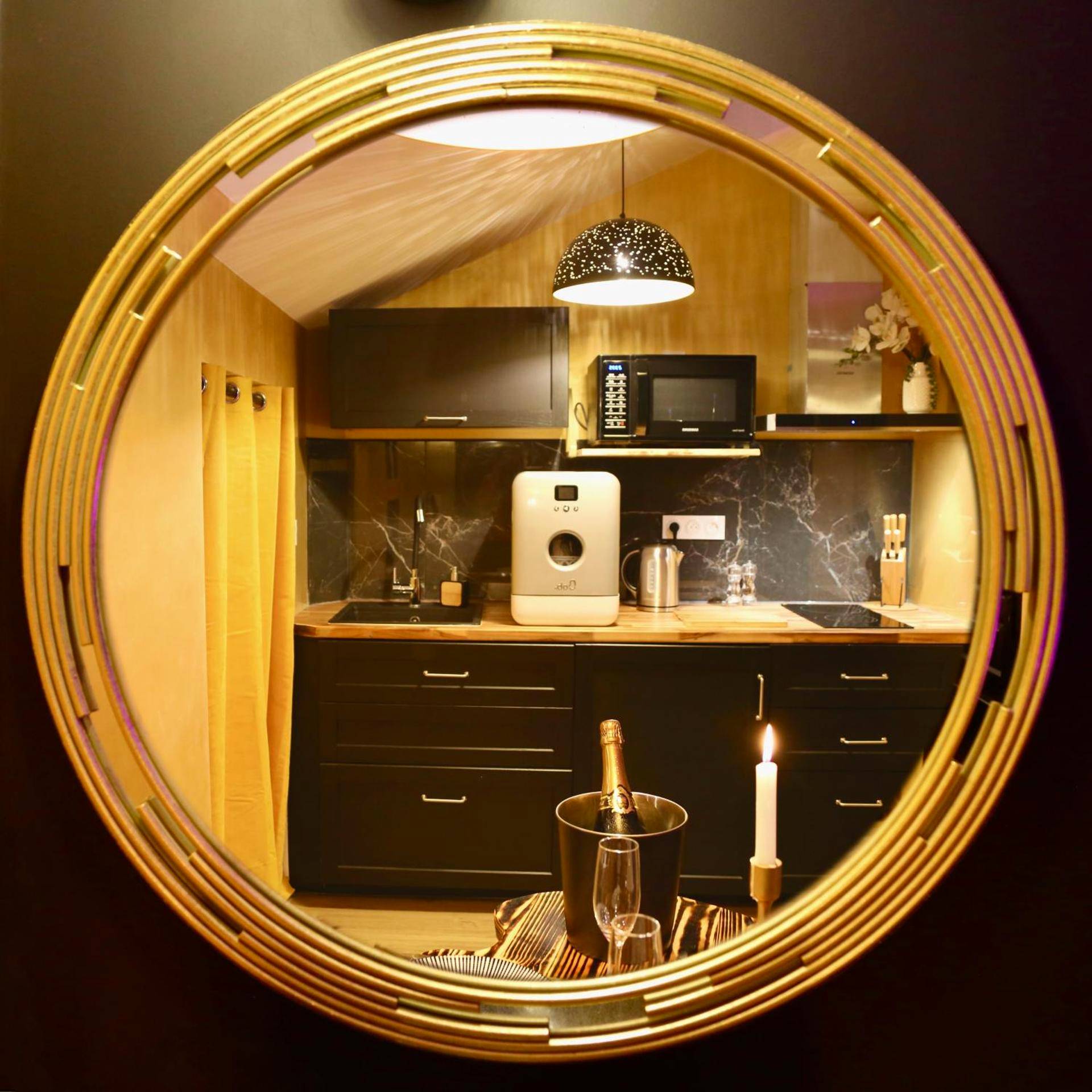 Photo du logement - love room gold - les delices rooms - Angers