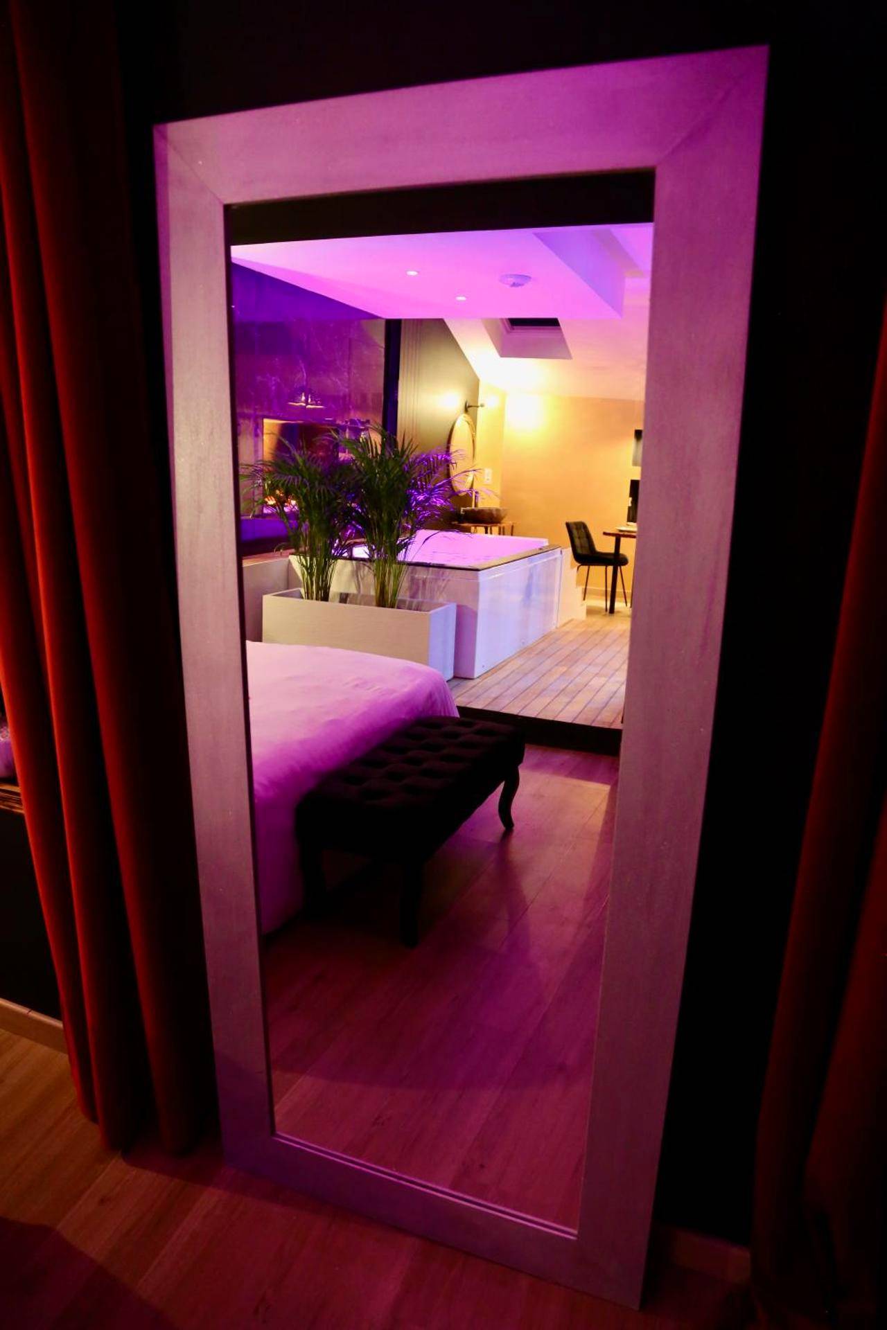 Photo du logement - love room gold - les delices rooms - Angers