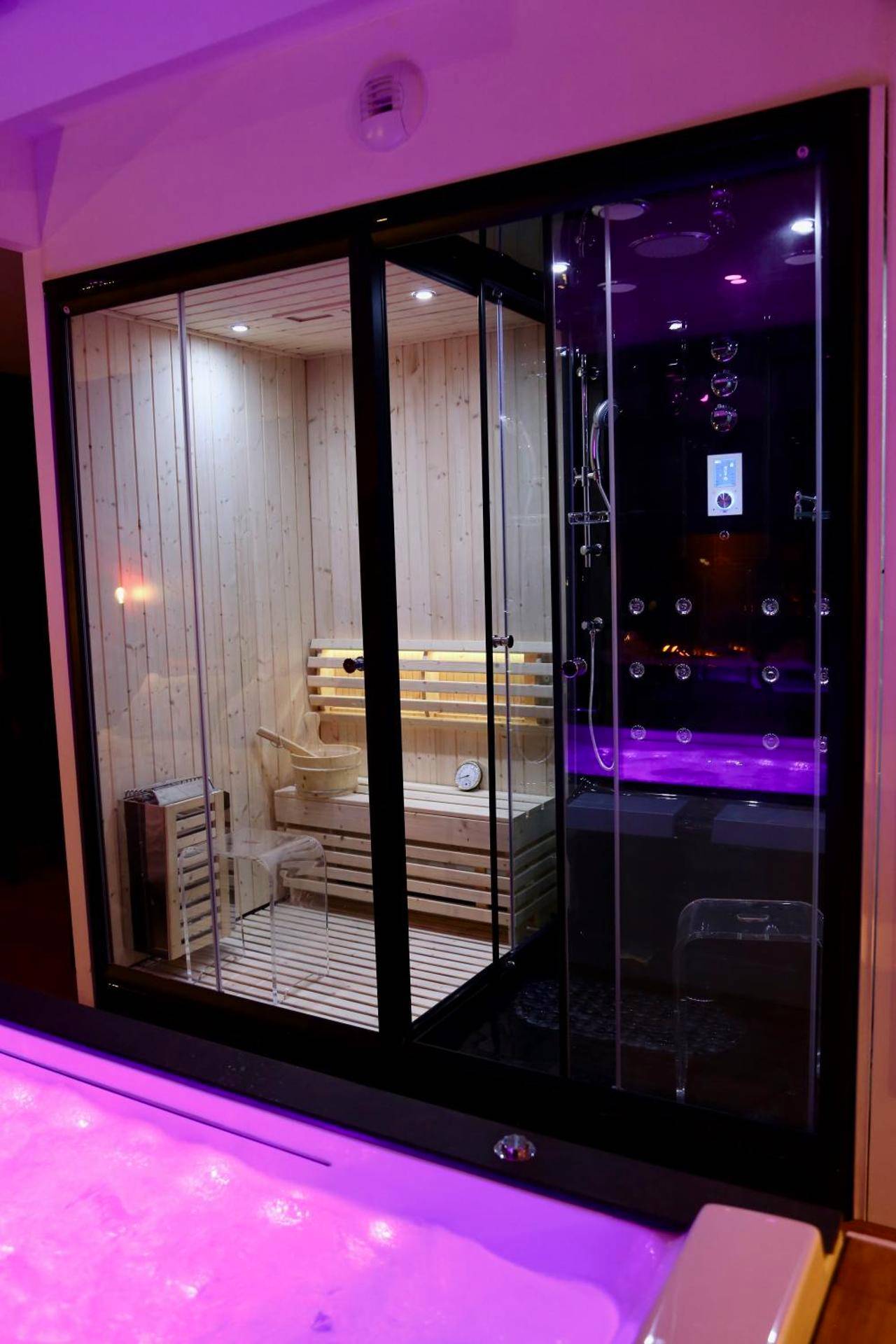 Photo du logement - love room gold - les delices rooms - Angers