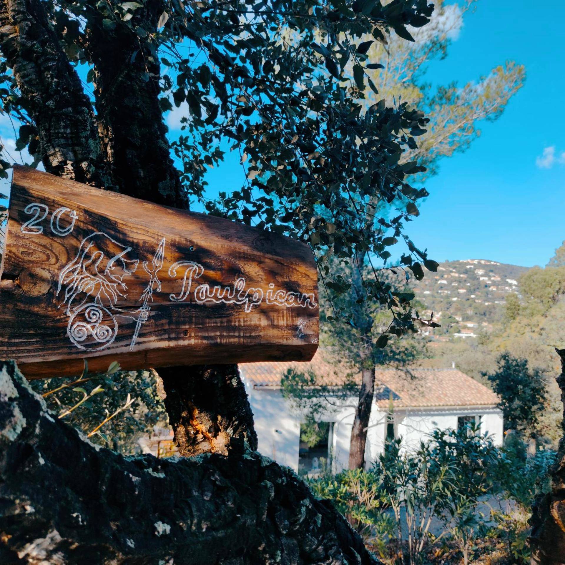 Photo - la demeure de POULPICAN Chambre SAKURA jacuzzi charme romantique terrasse privée 300m plage...