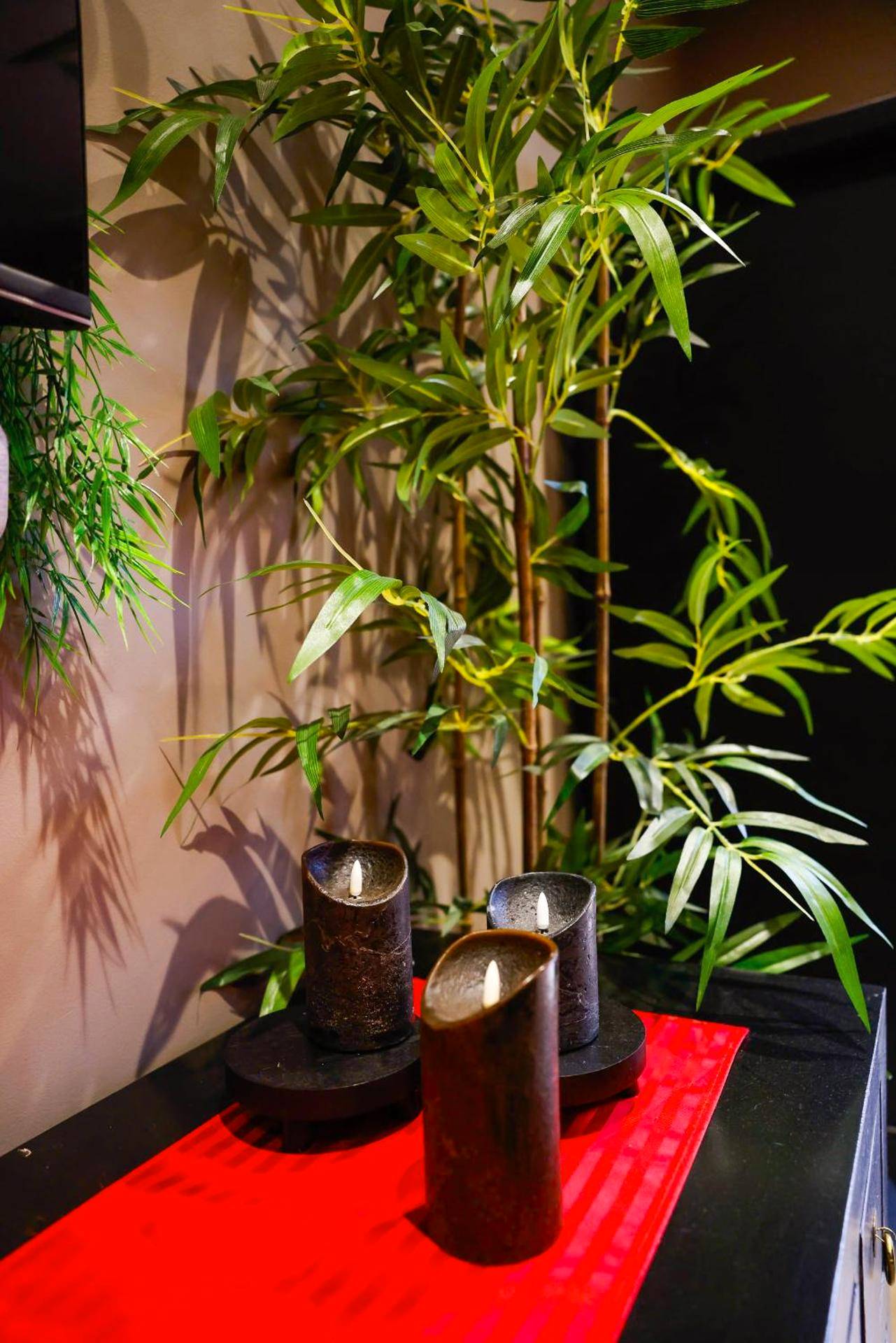 Photo - la demeure de POULPICAN Chambre SAKURA jacuzzi charme romantique terrasse privée 300m plage...