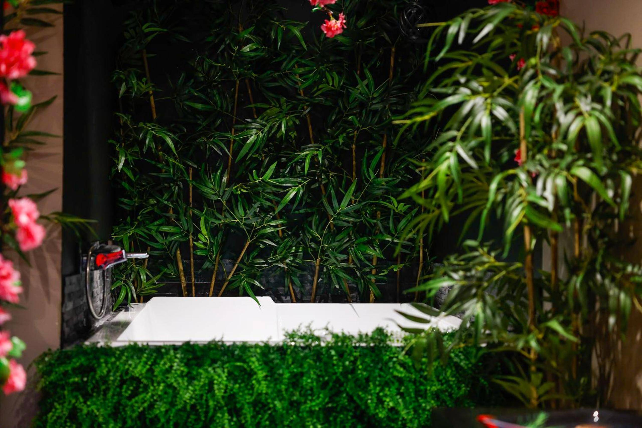 Photo - la demeure de POULPICAN Chambre SAKURA jacuzzi charme romantique terrasse privée 300m plage... - La Croix - Valmer