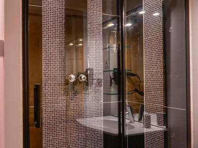 Douche à l'italienne avec parois mosaïques - Désir'ôôm