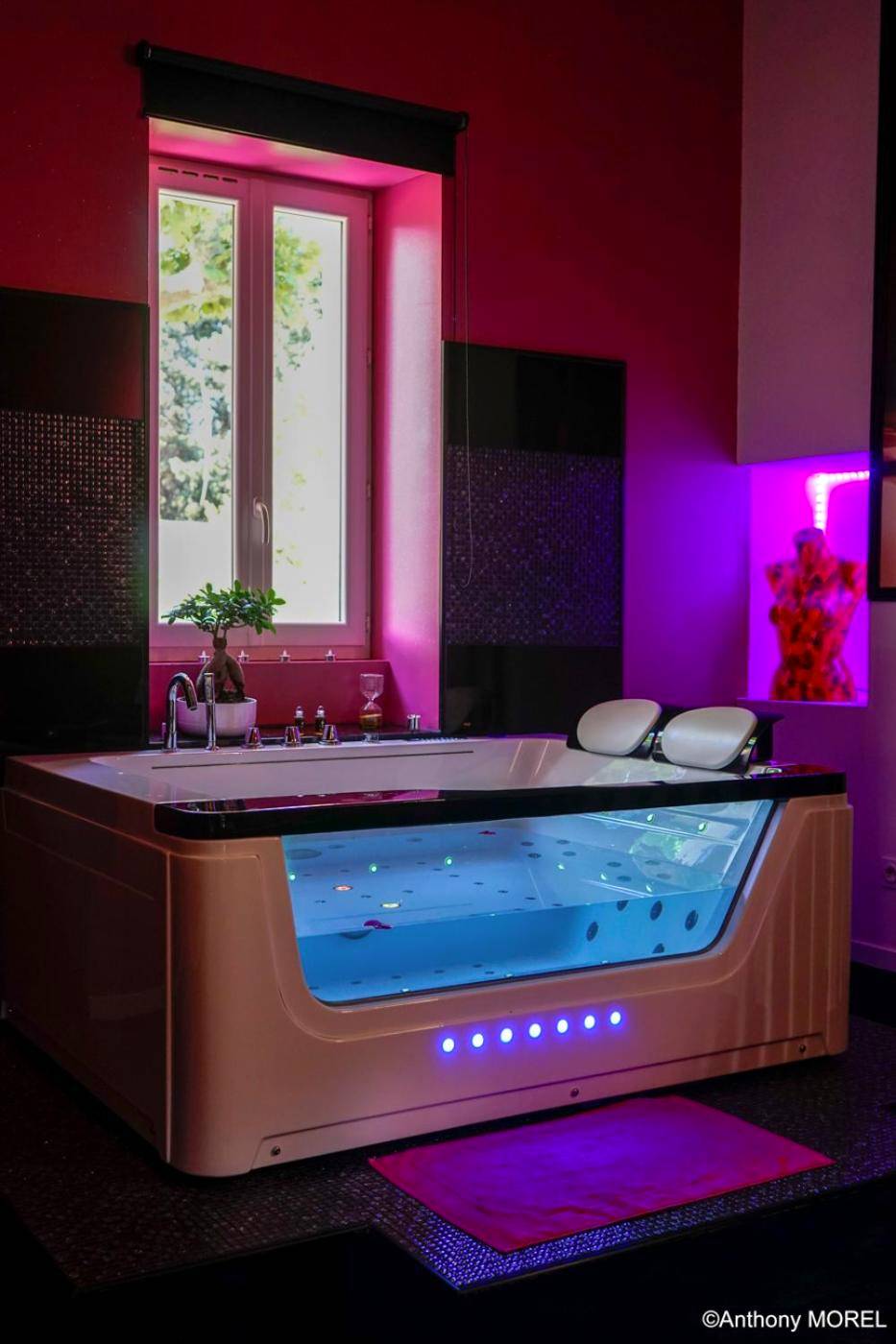 Baignoire balnéo vitrée avec éclairage LED - Désir'ôôm