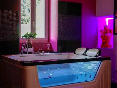 Baignoire balnéo vitrée avec éclairage LED - Désir'ôôm