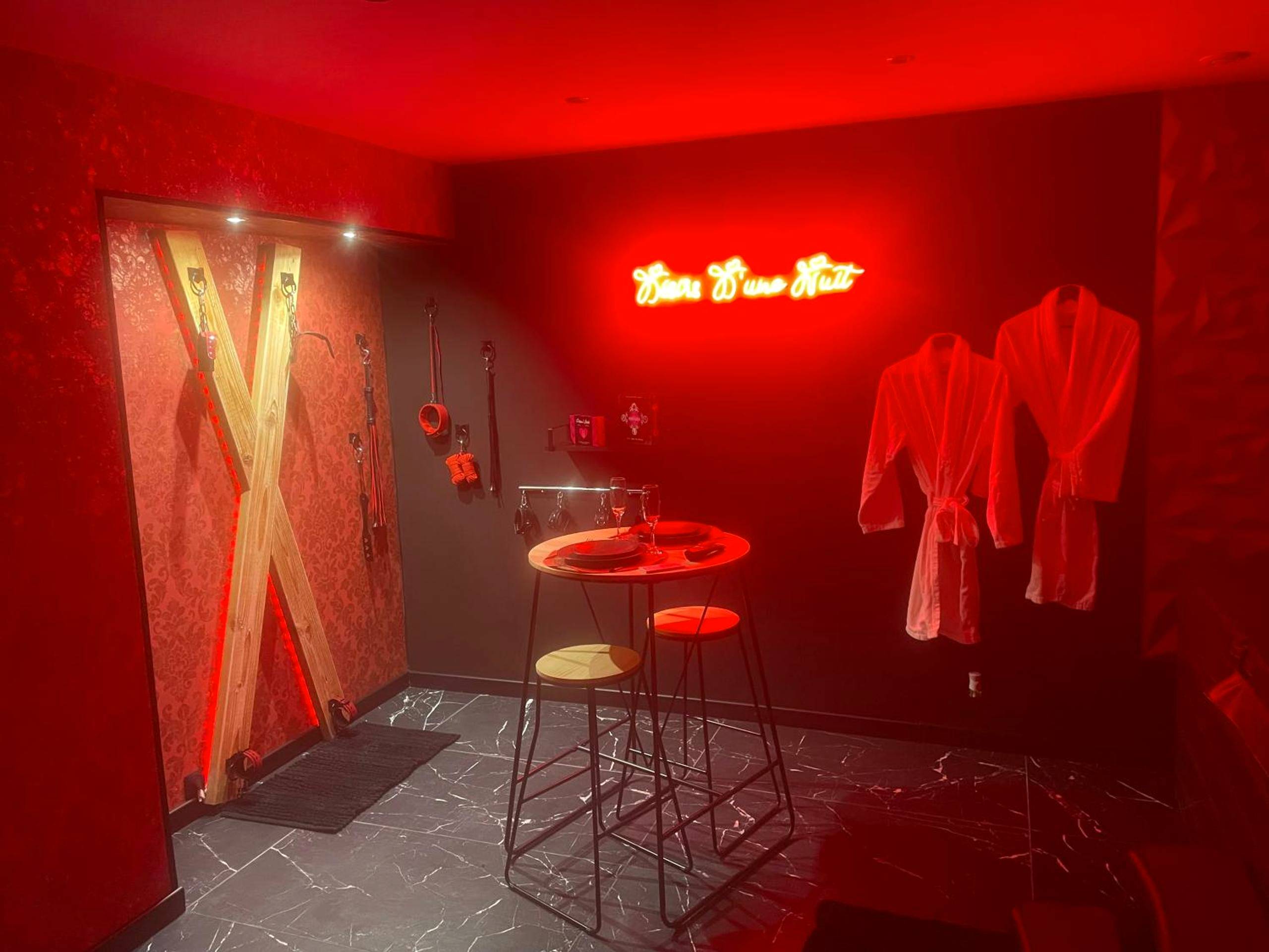 Vue du logement - Love Room Frénouville - Désirs dune nuit - La séductrice