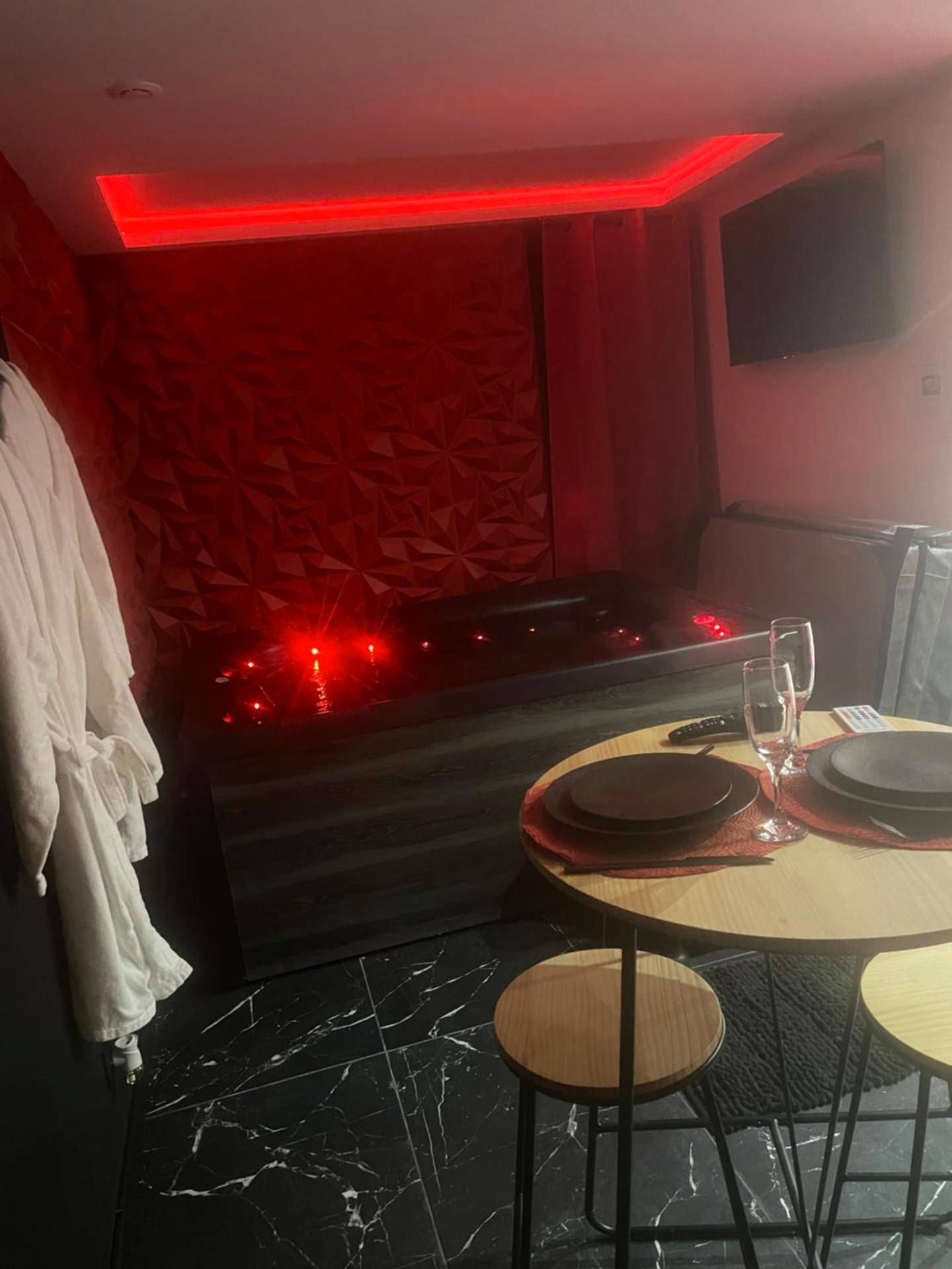 Photo du logement - Désirs dune nuit - La séductrice - Frénouville