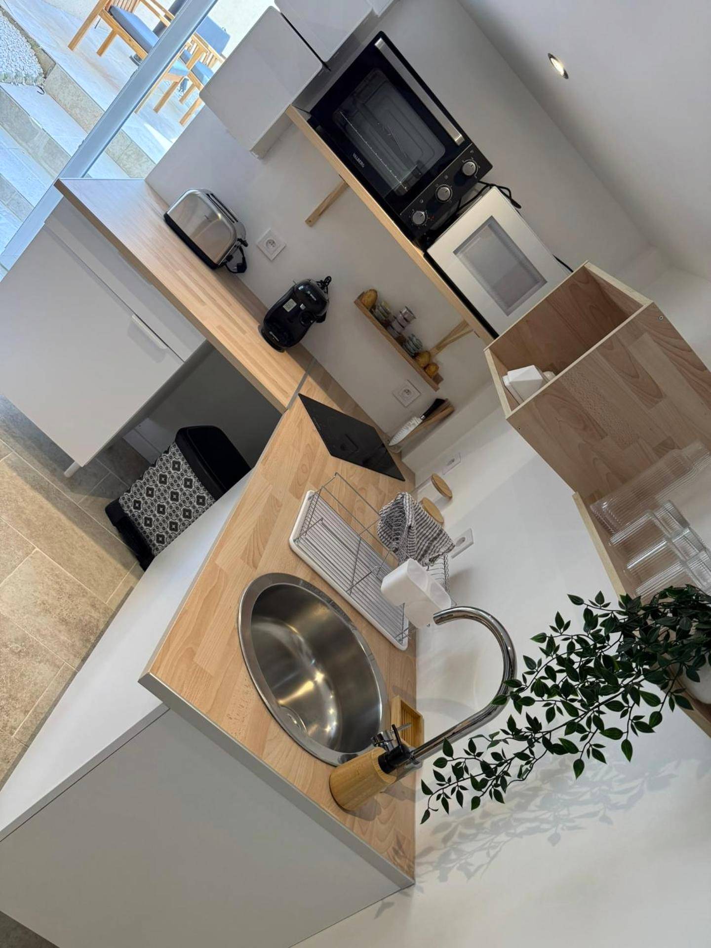 Kitchenette équipée avec plan de travail en bois - Désirs d'une nuit - La détente