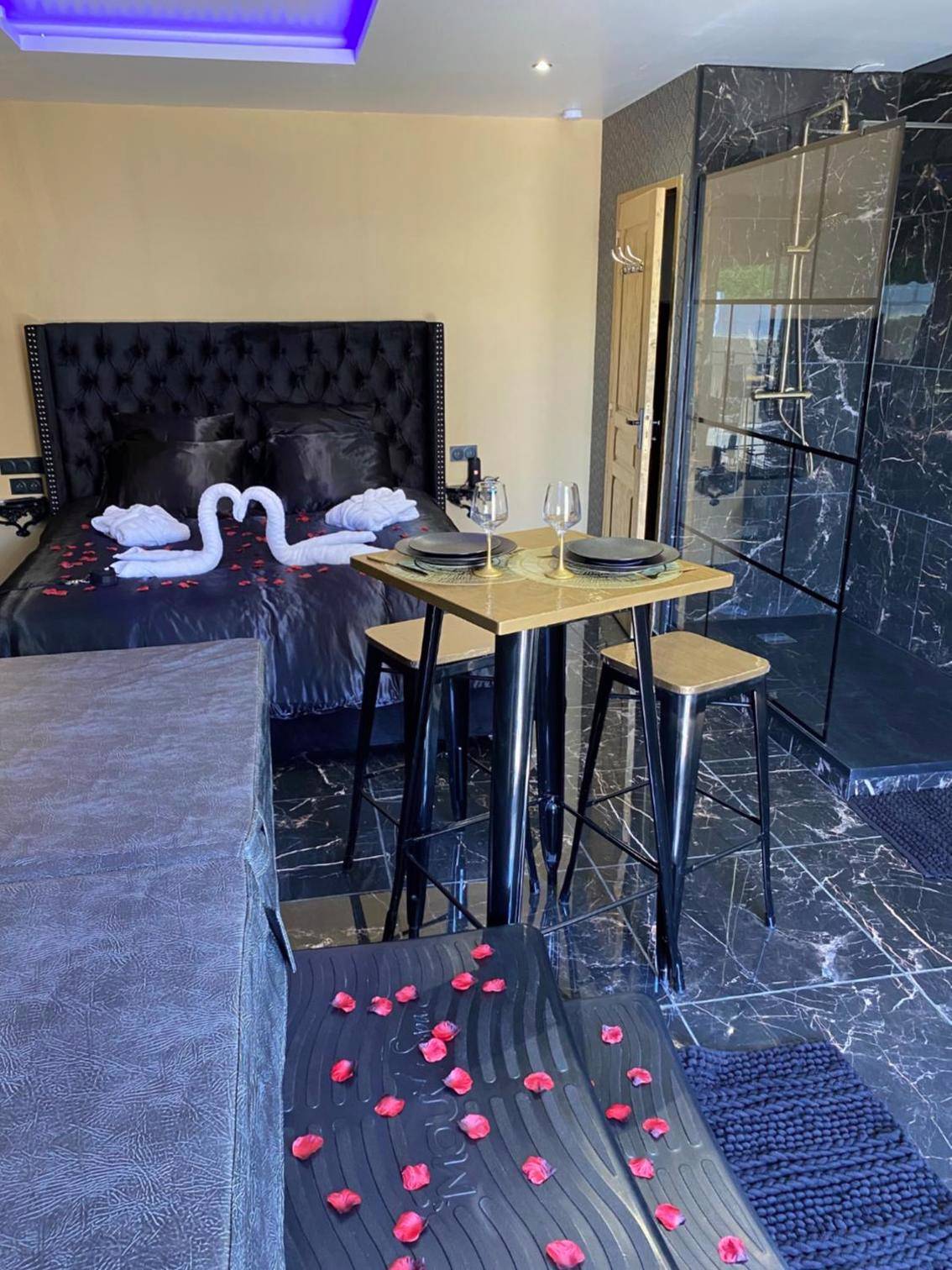 Photo du logement - Désirs d'une nuit - Loveroom jacuzzi - Frénouville