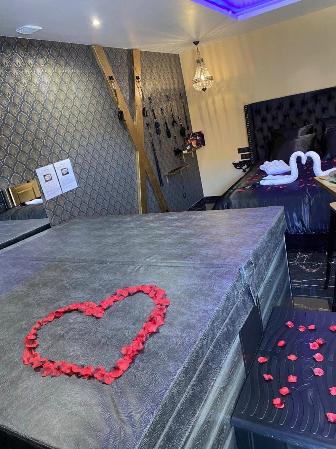 Photo du logement - Désirs d'une nuit - Loveroom jacuzzi - Frénouville