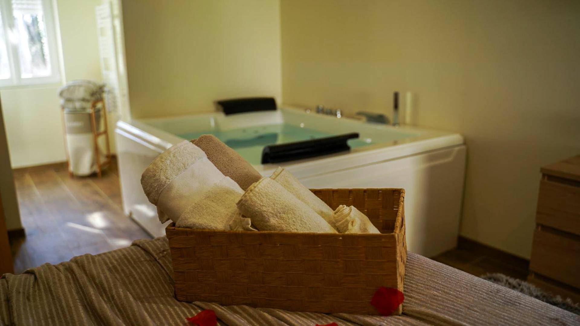 Photo du logement - Détente au bord de Forêt avec Spa Balnéo et Sauna PRIVÉ