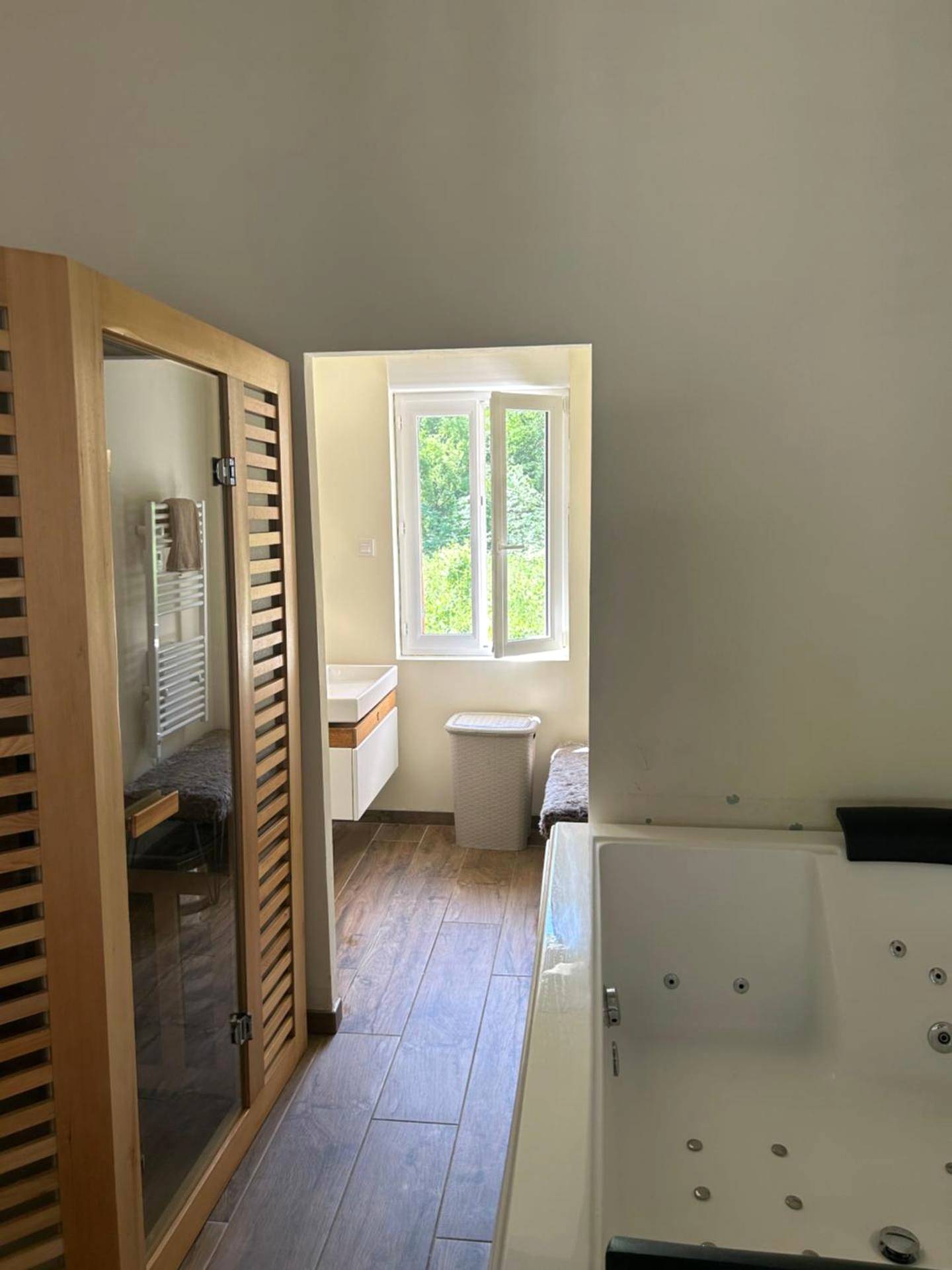 Photo du logement - Détente au bord de Forêt avec Spa Balnéo et Sauna PRIVÉ