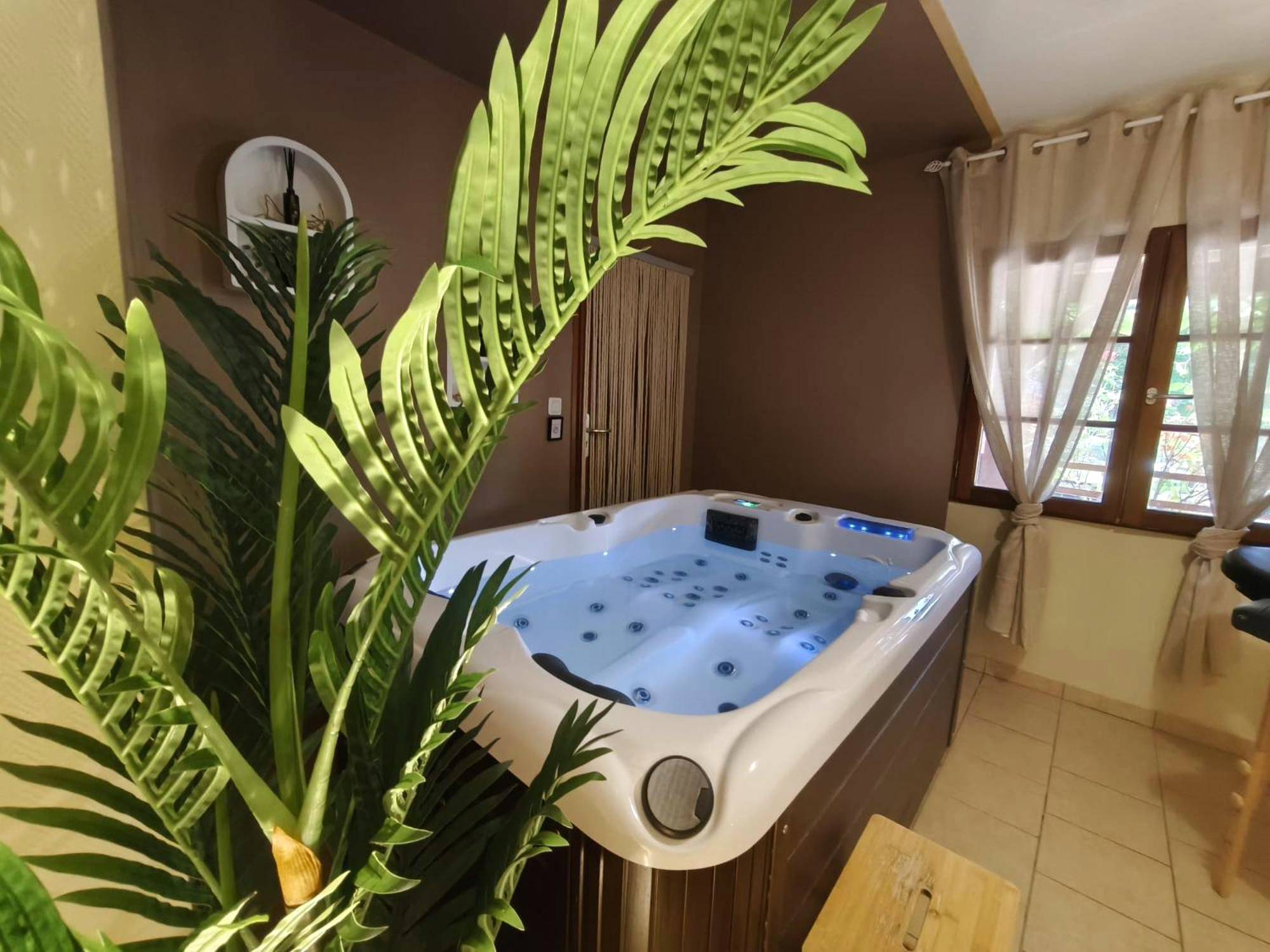 Bain à remous avec éclairage LED bleu - Les Deux Sources