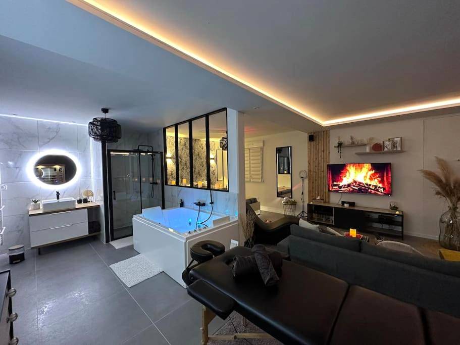 Photo du logement - Le Diamant Secret Love room gîte de charme romantique exceptionnel - Marzan