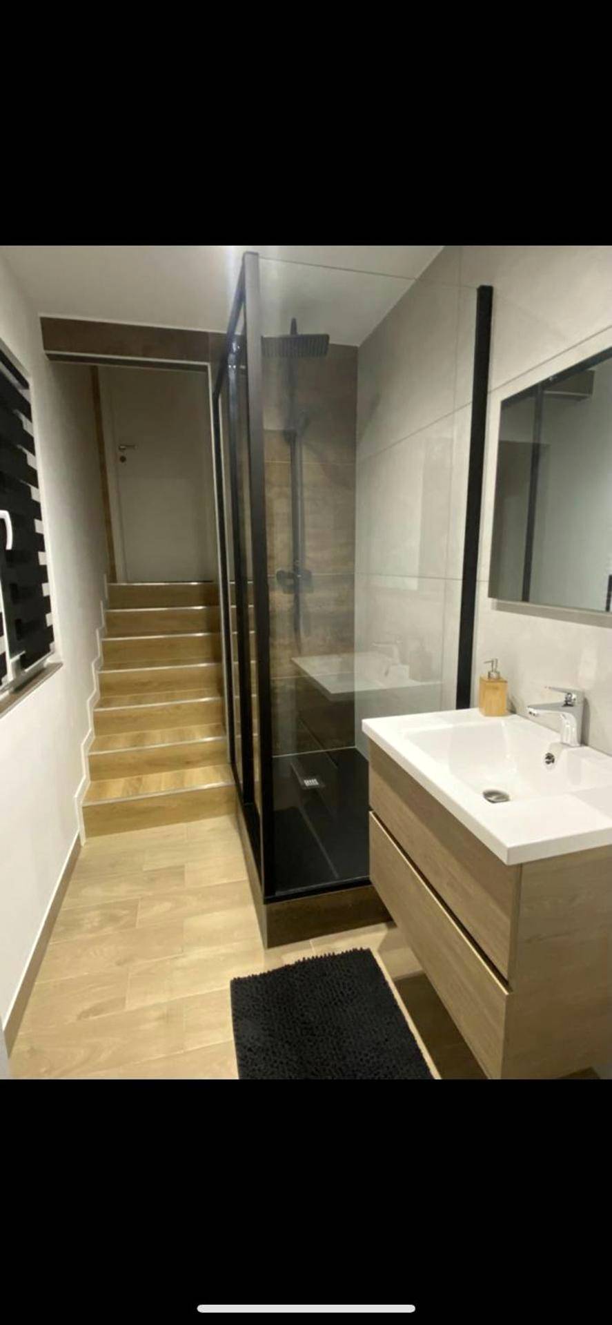 Salle de bain moderne avec douche à l'italienne - Dm cocooning