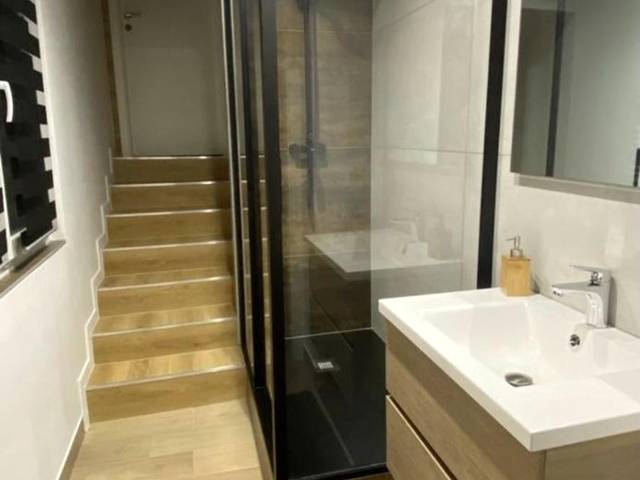 Salle de bain moderne avec douche à l'italienne - Dm cocooning