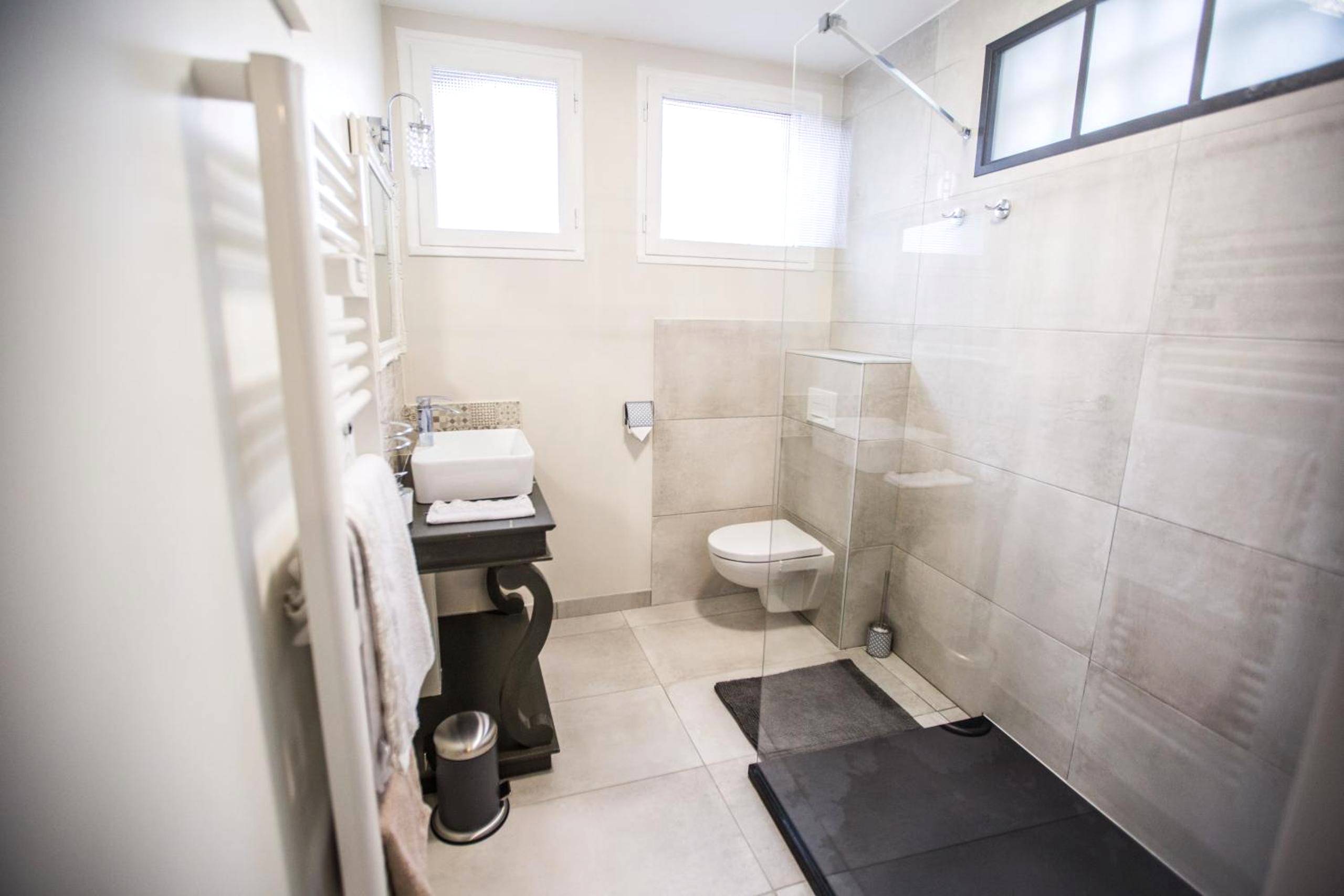 Photo - Au domaine des anges, 3 gîtes luxueux avec Jacuzzi privatif, sauna, mini - piscine, piscine... - Bain - de - Bretagne