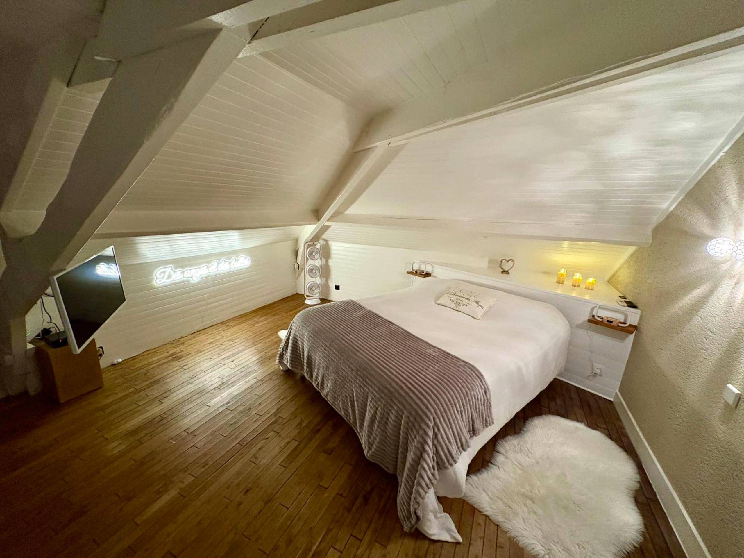 Photo - Au domaine des anges, 3 gîtes luxueux avec Jacuzzi privatif, sauna, mini - piscine, piscine...