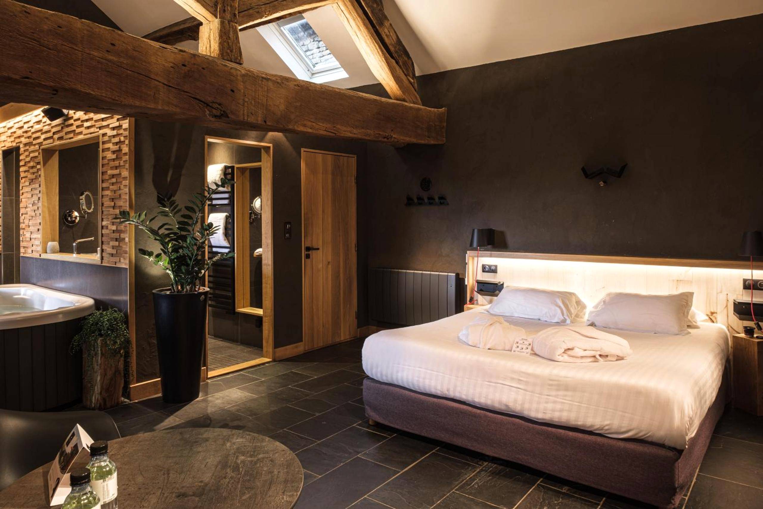 Vue interieure - Le Domaine des Prés Verts Suites & Chambres avec Jacuzzi Privatif à Châteauneuf
