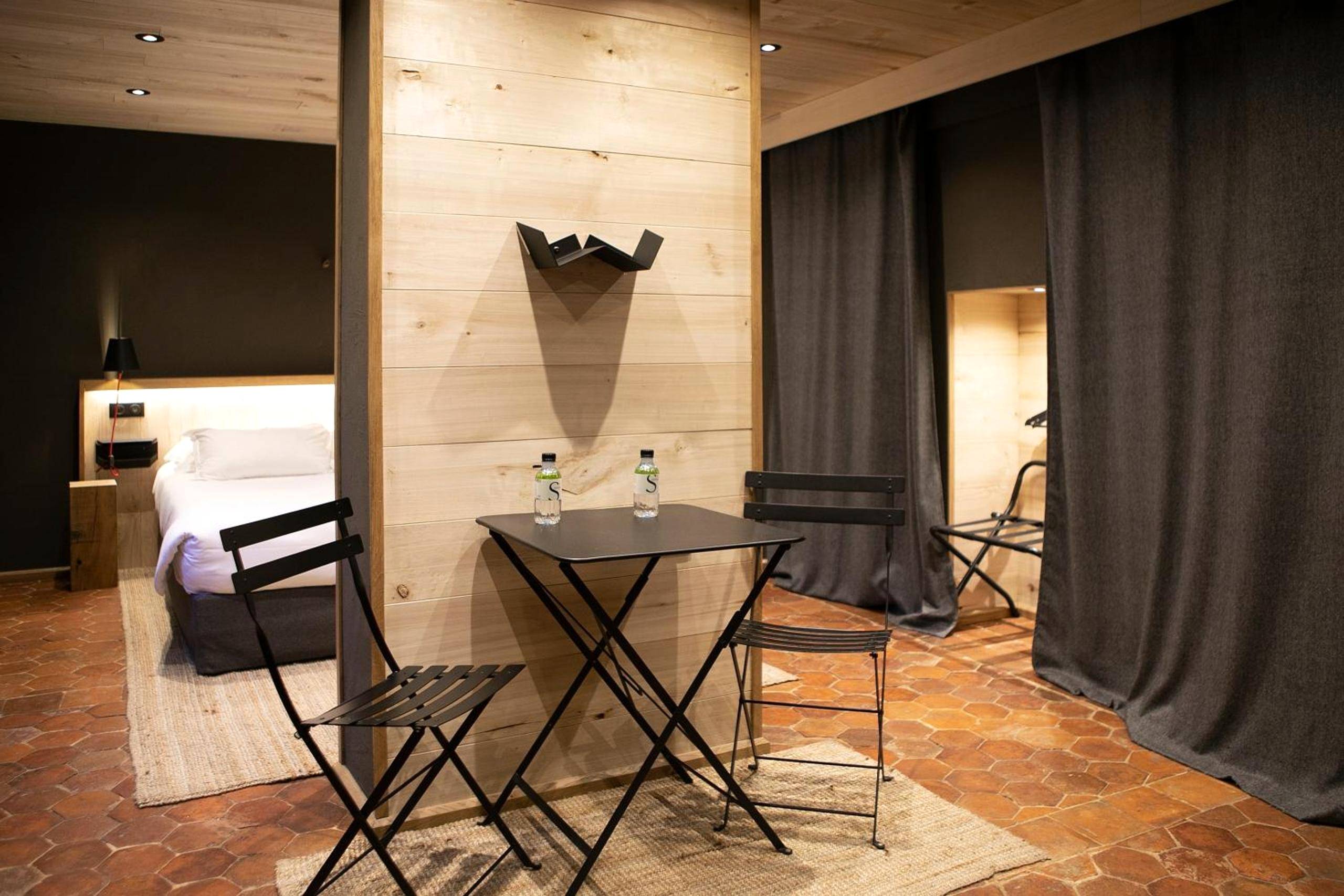 Photo du logement - Le Domaine des Prés Verts Suites & Chambres avec Jacuzzi Privatif à Châteauneuf