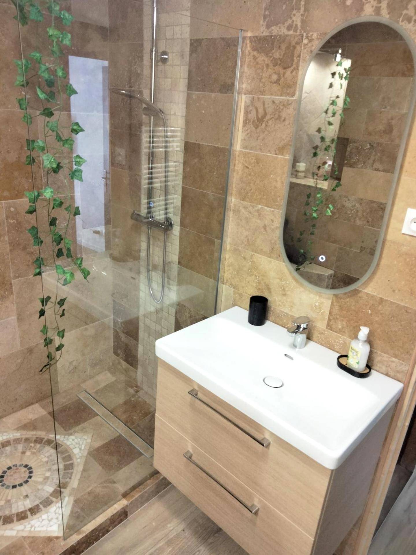 Photo du logement - Maison Prestige Le Donjon des Plaisirs Jacuzzi - Montluel