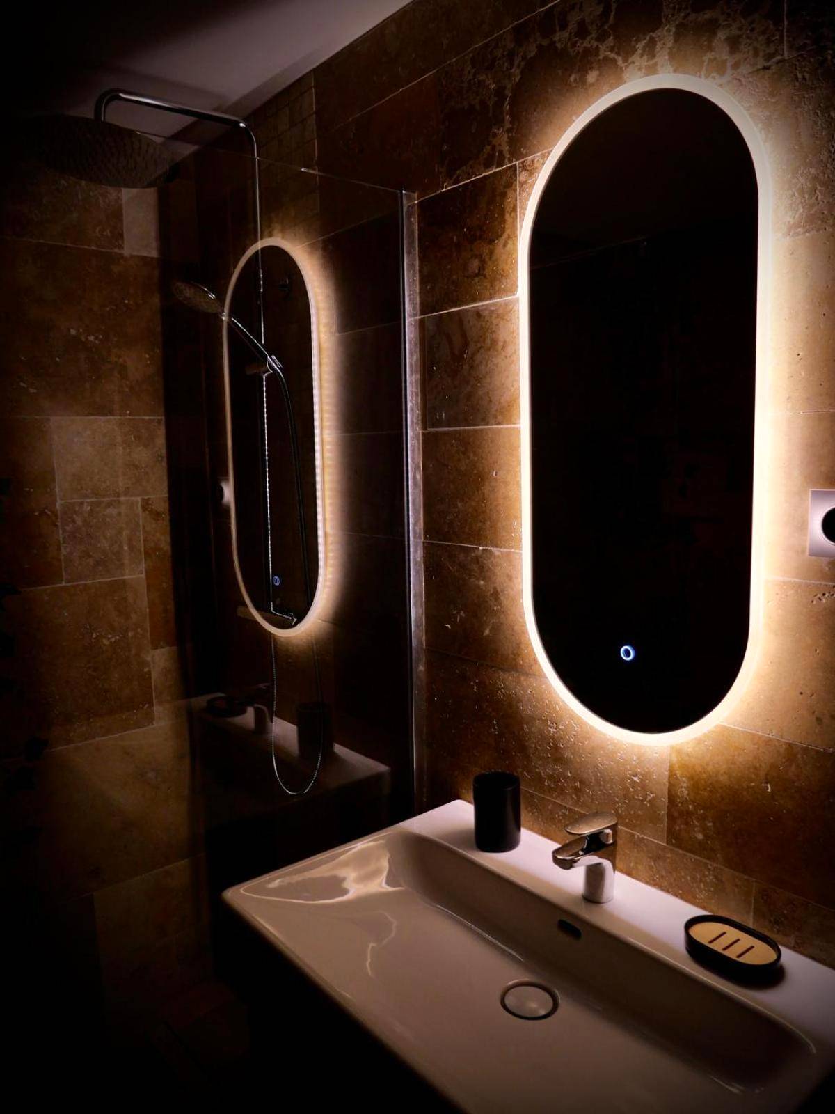 Photo du logement - Maison Prestige Le Donjon des Plaisirs Jacuzzi - Montluel