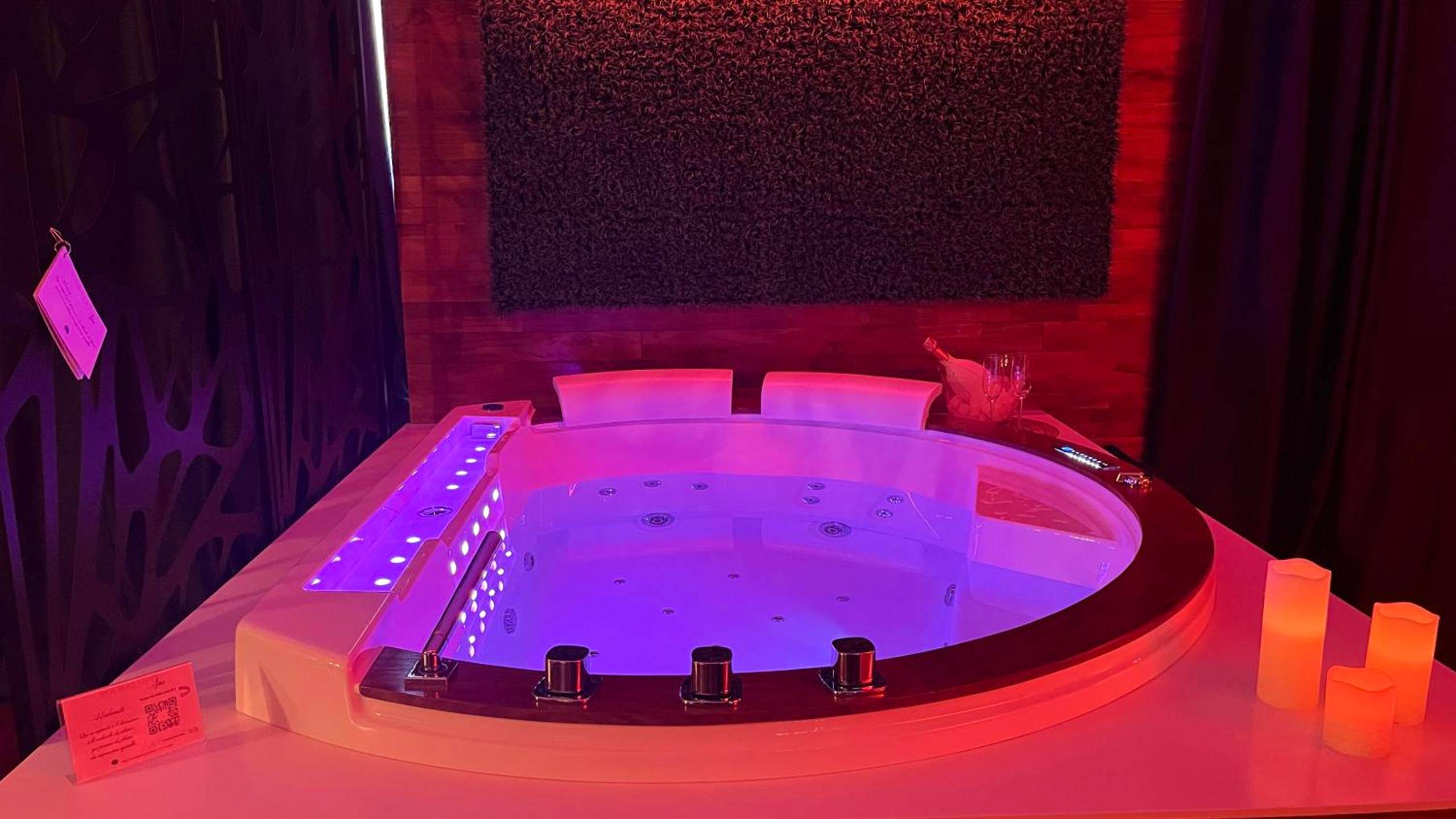 Photo du logement - Love Room Cholet Le Double L