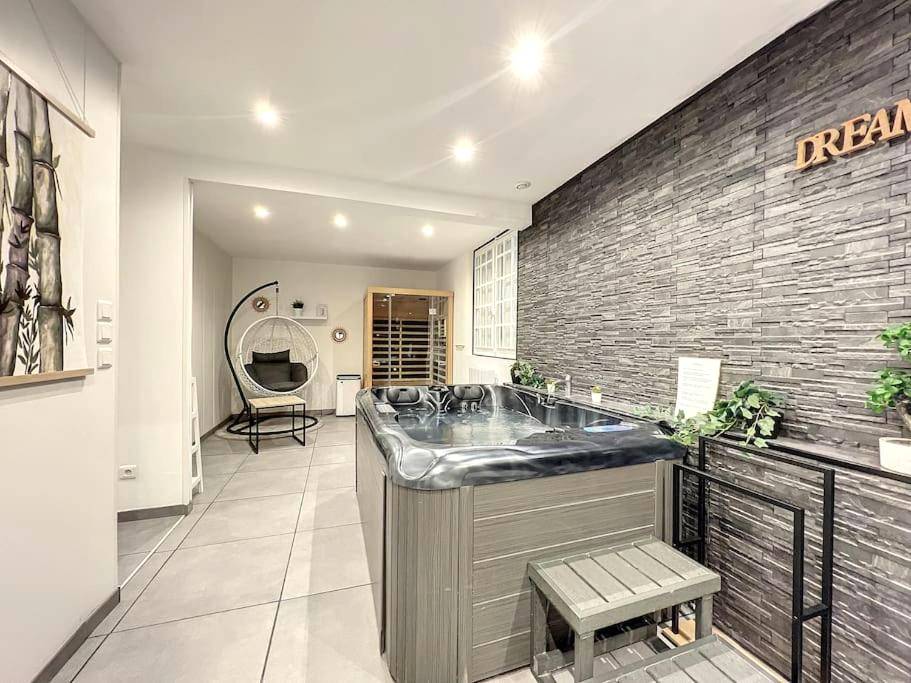 Espace bien - être avec jacuzzi, sauna et balancelle - Dream Loft jacuzzi - sauna