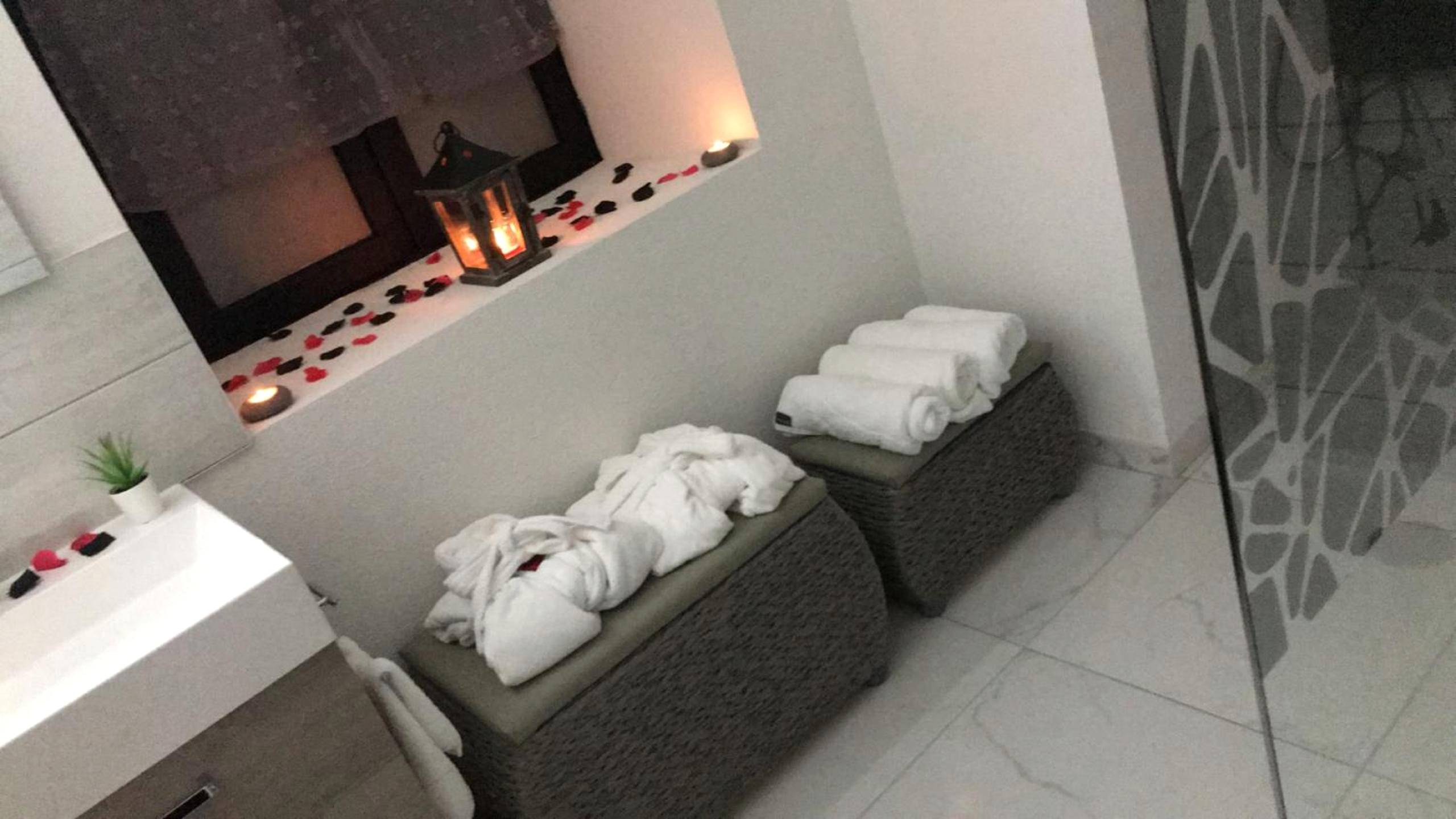 Peignoirs et serviettes dans la salle de bain - Dreamspa