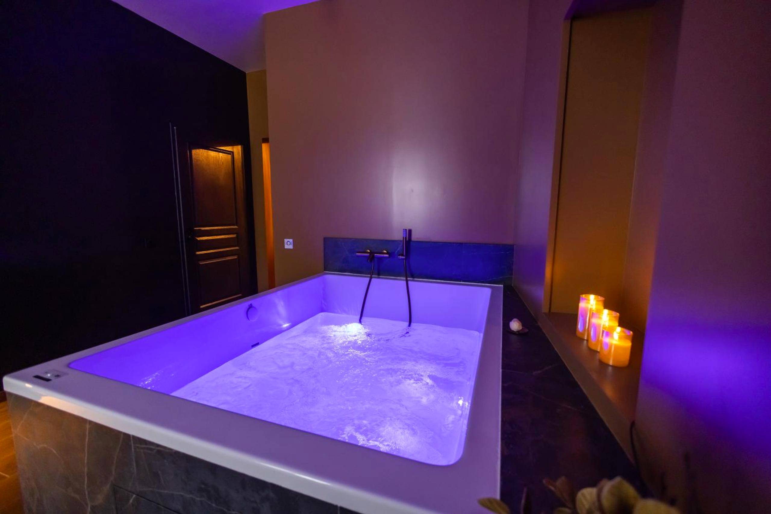 Photo du logement - Dreamy Room - Evasion, balnéo & cinéma privé