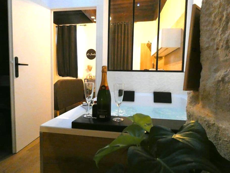 Photo du logement - Le Duché - Séjour romantique avec balnéo privative - Dijon centre
