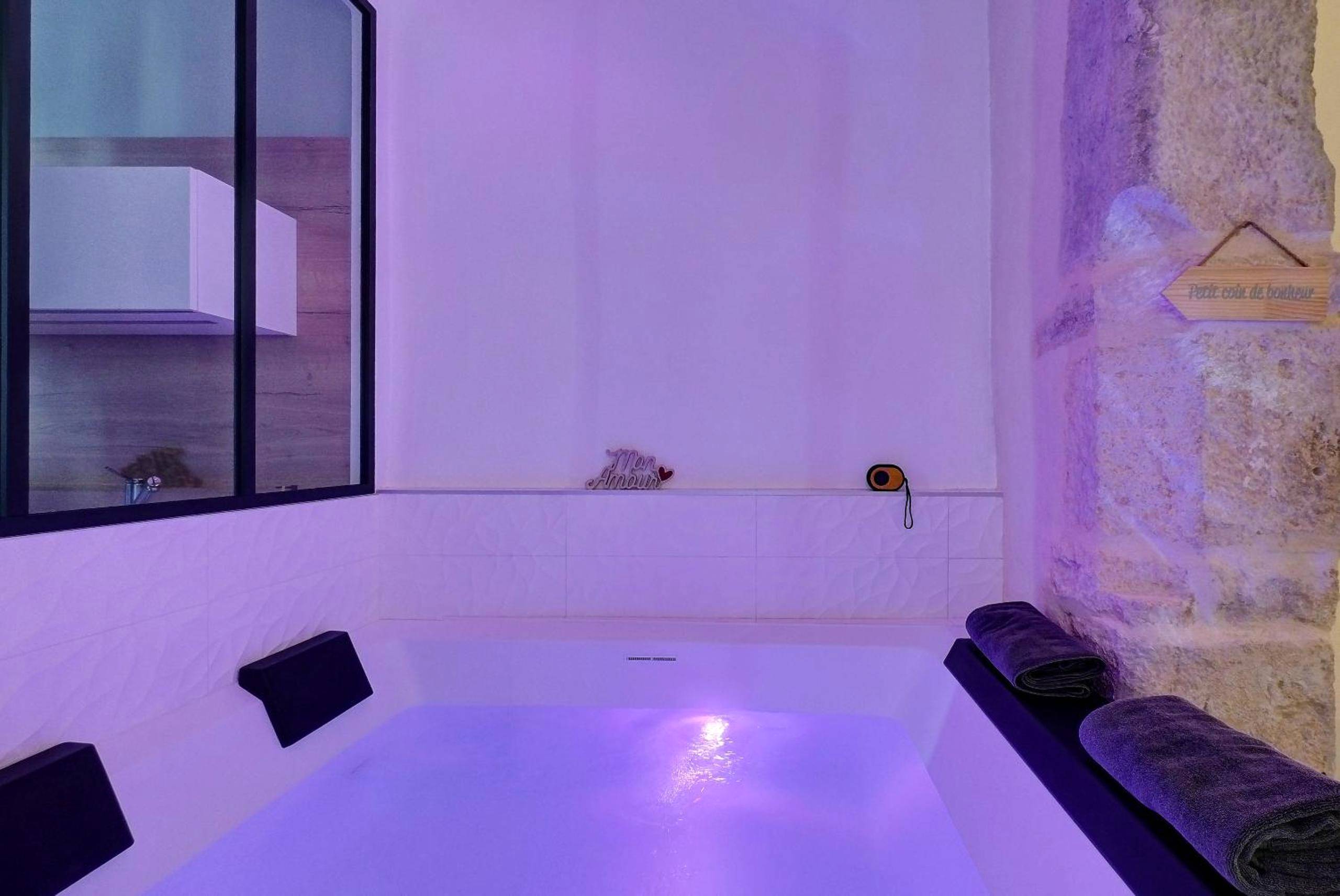 Photo du logement - Le Duché - Séjour romantique avec balnéo privative - Dijon centre - Dijon