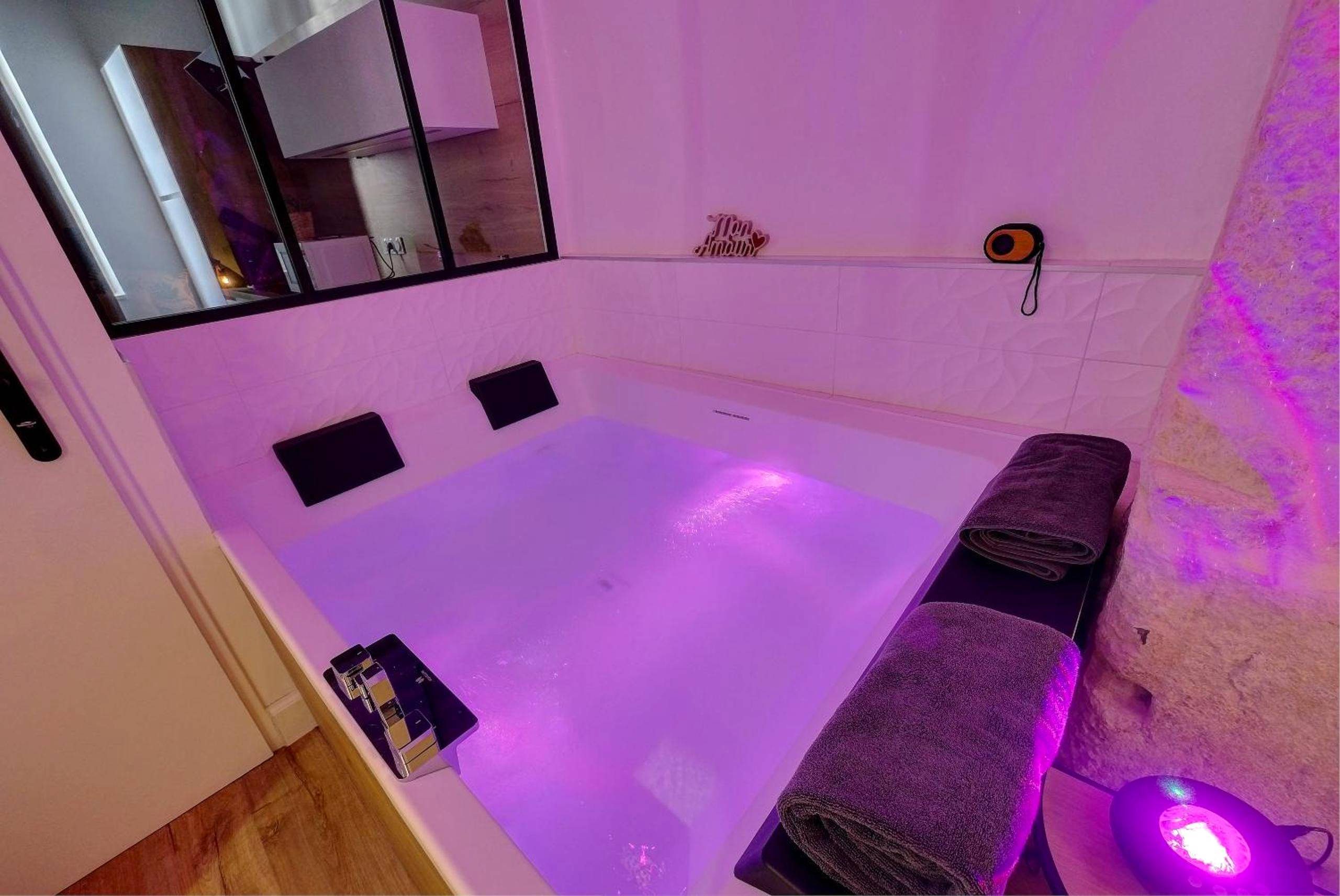 Photo du logement - Le Duché - Séjour romantique avec balnéo privative - Dijon centre