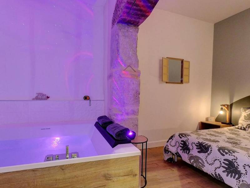 Photo du logement - Le Duché - Séjour romantique avec balnéo privative - Dijon centre