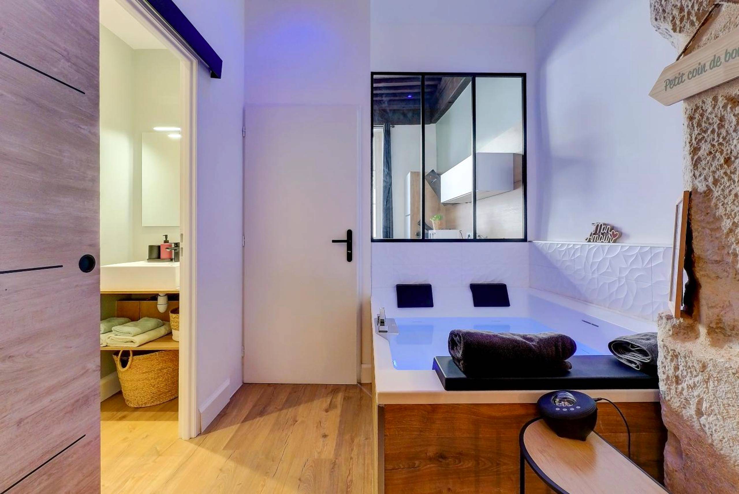 Photo du logement - Le Duché - Séjour romantique avec balnéo privative - Dijon centre - Dijon