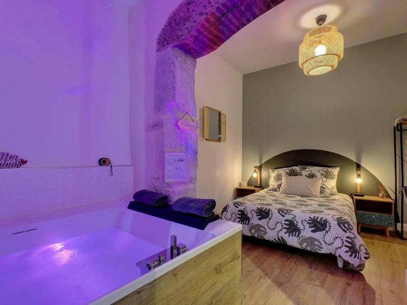 Photo du logement - Le Duché - Séjour romantique avec balnéo privative - Dijon centre