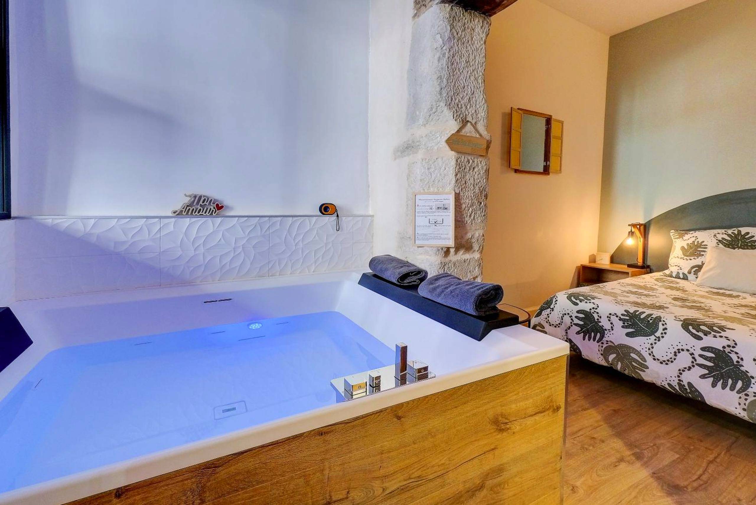 Photo du logement - Le Duché - Séjour romantique avec balnéo privative - Dijon centre - Dijon