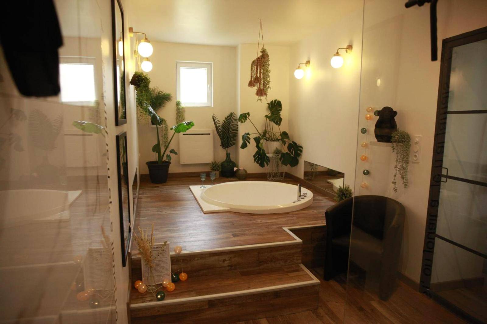 Photo du logement - Loveroom atypique en duplex avec balnéo ronde et secret'room